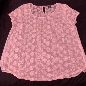 Floral lace short sleeve top